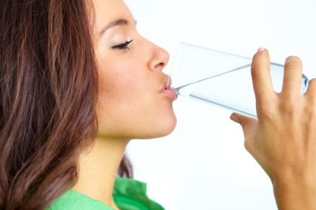 https://alkalinewatermachinereviews.com/wp-content/uploads/2014/05/healthy-drinking-water.jpg